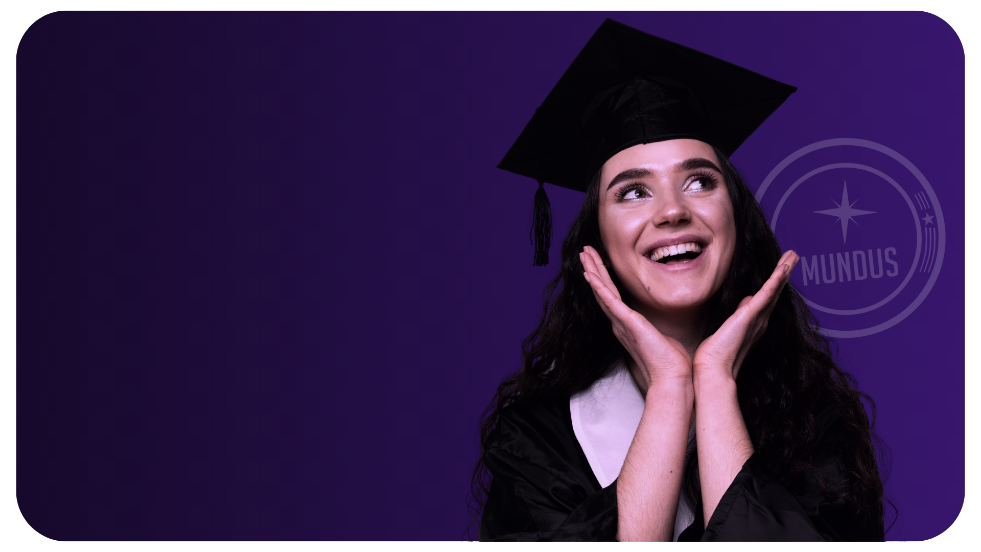 Mundus Ensino Superior — formanda com capelo e beca